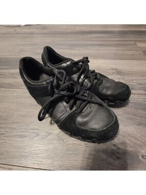 Skecher's black suede and leather sneaker.  Super comfortable.  Size 9